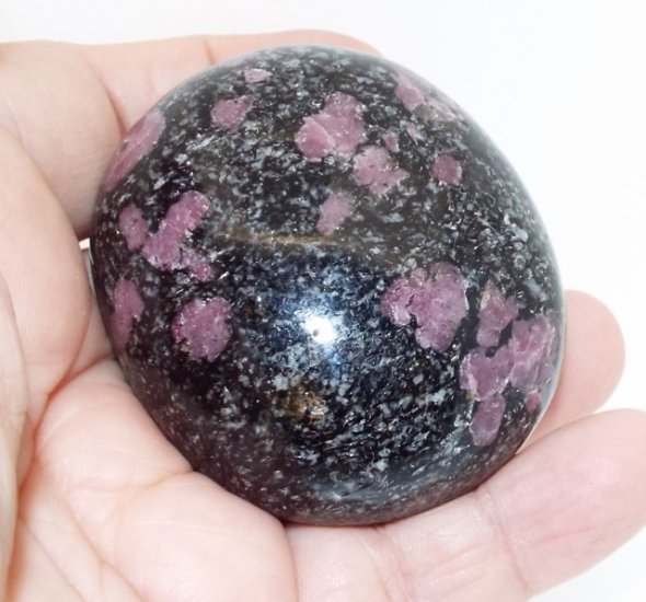 Spinel In Matrix Palmstone Pebble 1