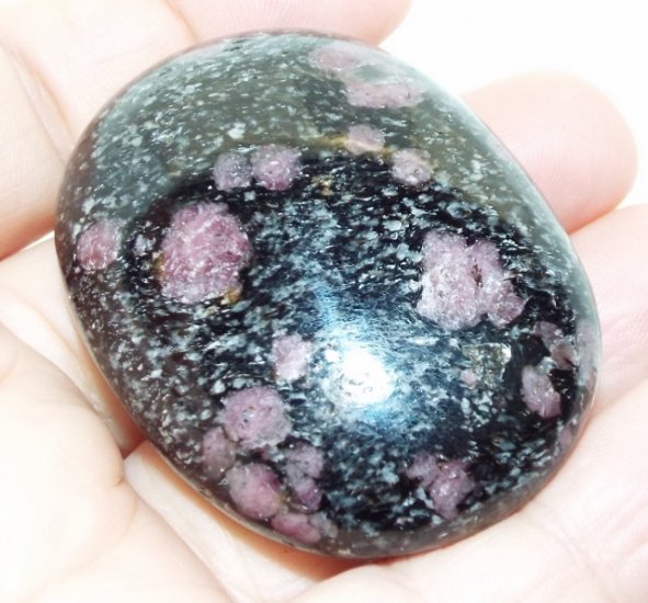 Spinel In Matrix Palmstone Pebble 8