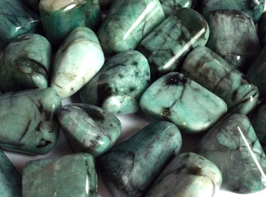 1 x Large Emerald Tumblestone