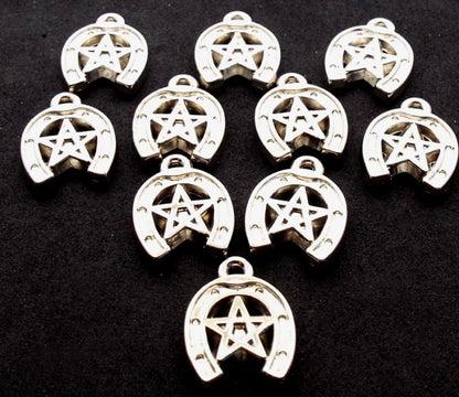 10x Plastic Lucky Horseshoe Charms