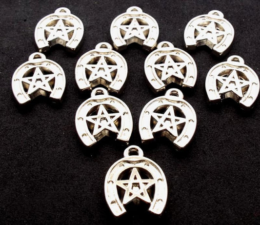 10x Plastic Lucky Horseshoe Charms