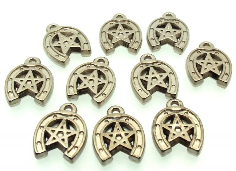 10x Plastic Lucky Horseshoe Charms