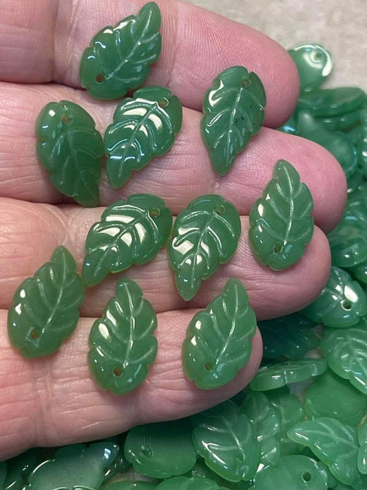 10x Green Imitation Jade Glass 18mm Leaf Beads