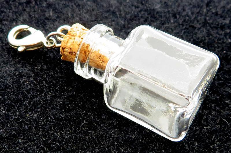 1x Clear Fillable Empty Glass Square Charm Bottle