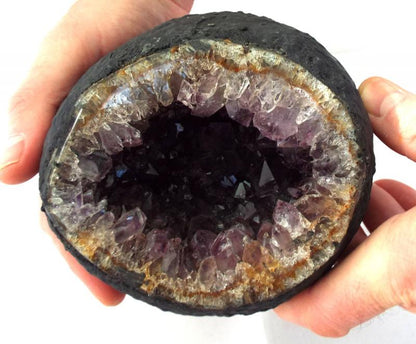 Amethyst Gemstone Geode Cave 01