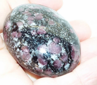 Spinel In Matrix Palmstone Pebble 7
