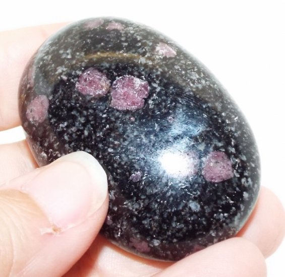 Spinel In Matrix Palmstone Pebble 9