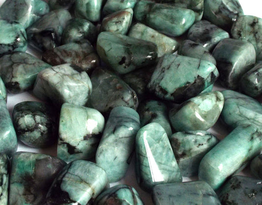 1 x Medium Emerald Tumblestone