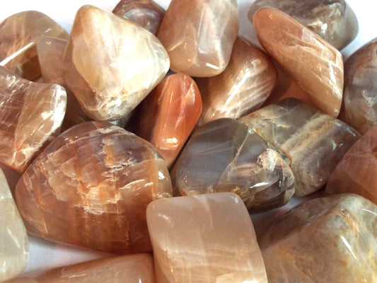 1 x Moonstone Pebble Tumblestone
